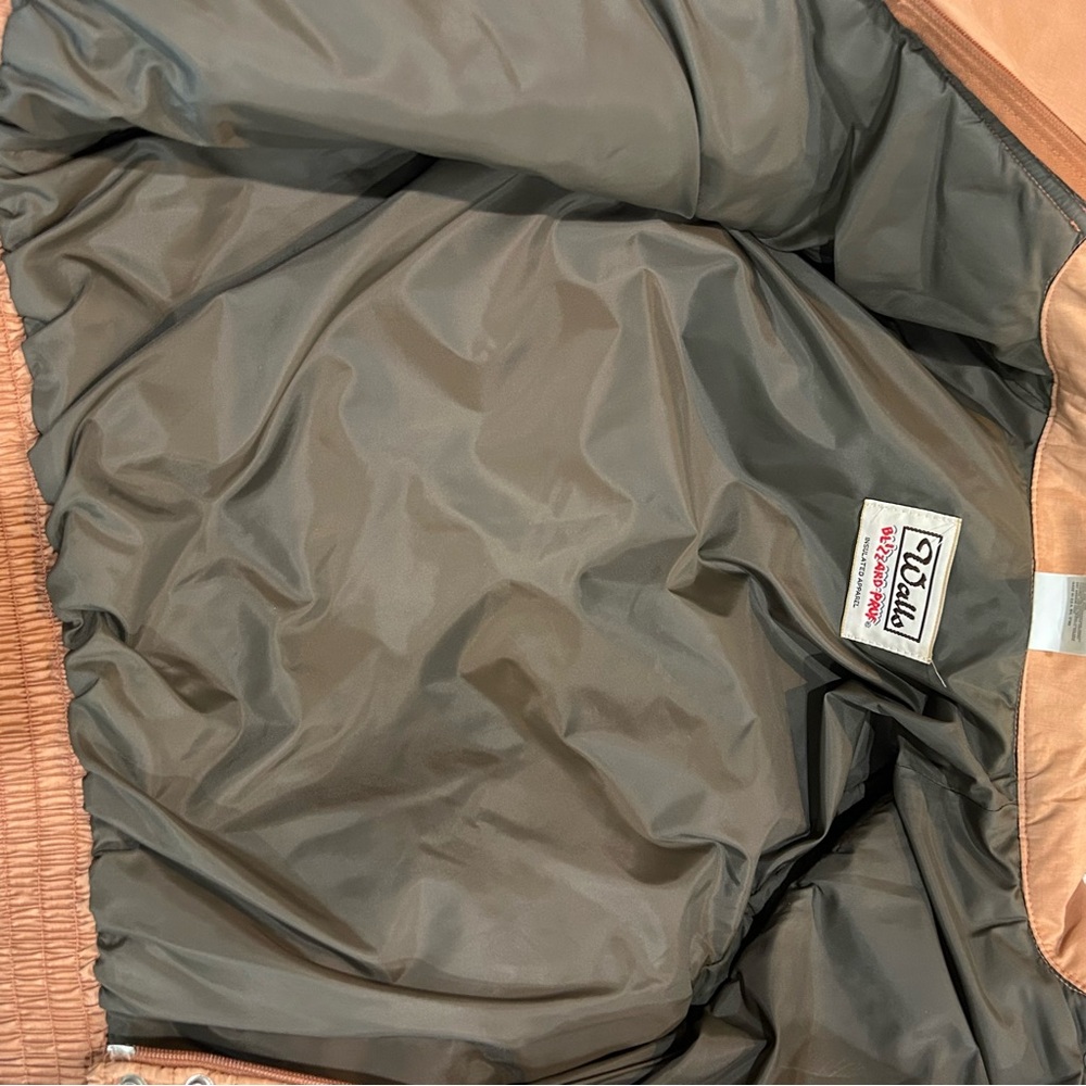 Vintage Walls Western Puffer Youth Jacket
Blizzard-Pruf Size Medium(10-12) - Picture 7 of 9
